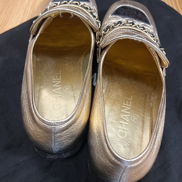 CHANEL LOAFERS. Incredible condition size 38.5 metallic Chanel flats from 2022 - Picture 5 of 5